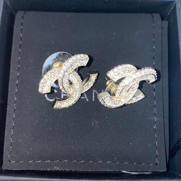 CHANEL Earrings - Picture 2 of 5